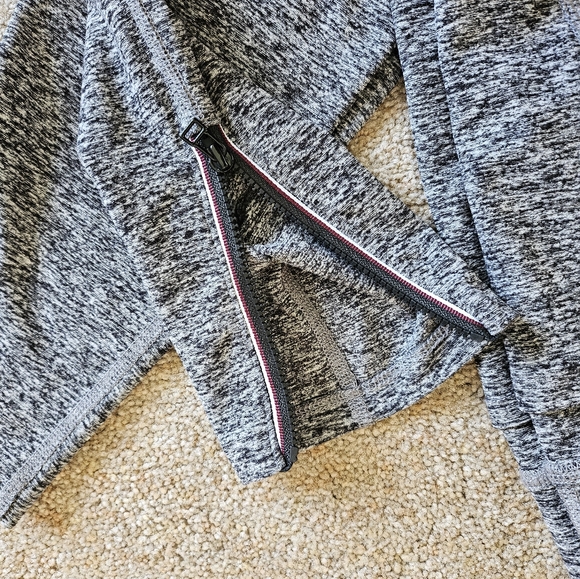 Beyond yoga grey leggings side pockets/zipper ankle medium - Picture 4 of 4